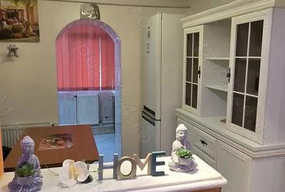 Inchiriez apartament decomandat cu 2 camere - 4