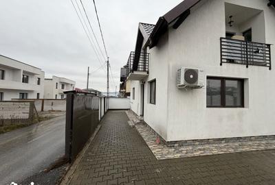 Casă cu 4 camere cu Teren 169 Mp în Central - 1