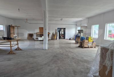 Spațiu comercial, de 200 mp, în Industrială - 2
