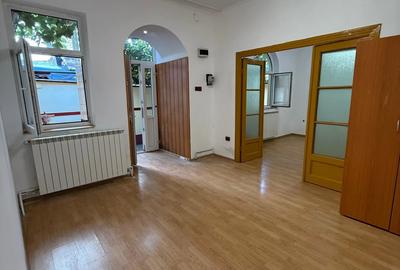 Casa curte de inchiriat - 1