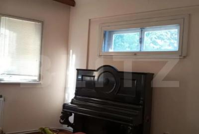 Apartament cu 3 camere semidecomandat în Universitate