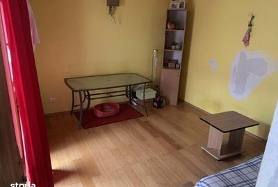 Casă cu 4 camere cu Teren 200 Mp în Central - 2