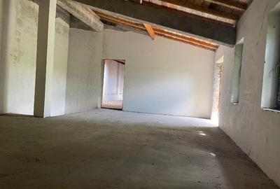 Vilă 2 corpuri – construcție 2012 + casă veche interbelică, curte generoasă - 2