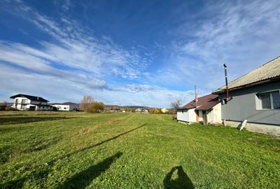 Teren pentru constructie ,20 ari,pozitie excelenta la drumul - 8