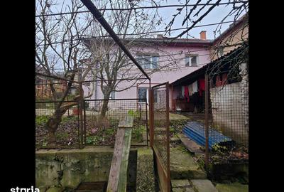 Casă cu 5 camere cu Teren 400 Mp în Central