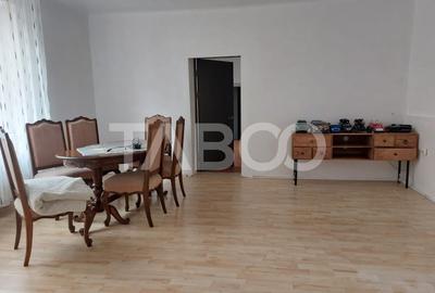 Casa 214 mp utili singur in curte 800 mp teren zona centrala Cisnadie - 7