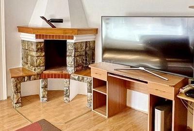 Apartament cu 2 camere semidecomandat, mobilat în Centrul Istoric