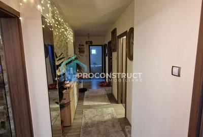 Apartament cu 5 camere în UMT - 12