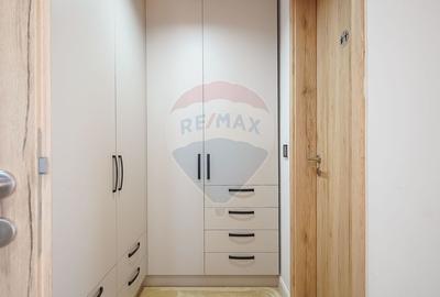 Apartament cu 4 camere decomandat, mobilat în Tractorul - 23
