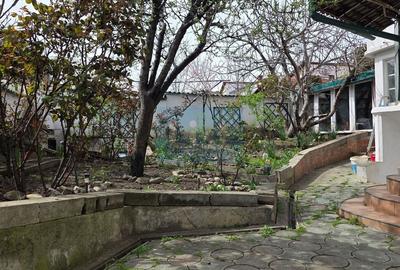 Casă cu 8 camere cu Canalizare în Central - 3