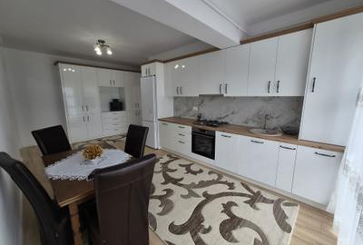 Apartament cu 3 camere decomandat în Central - 2