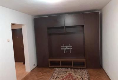 Apartament cu 3 camere decomandat în Berceni