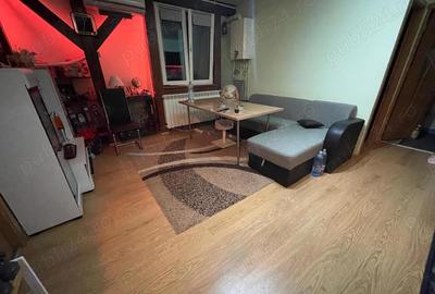 Apartament cu 3 camere semidecomandat în Central - 1