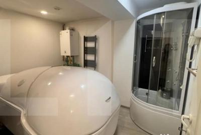 Spațiu comercial, de 120 mp, în Central - 3