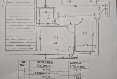 Apartament cu 3 camere semidecomandat în Calea Călărașilor