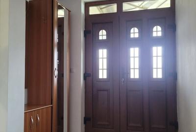 Casă individuală cu 5 camere cu Canalizare în Km 5 - 29