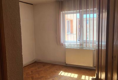 Apartament cu 2 camere decomandat în 9 Mai - 1
