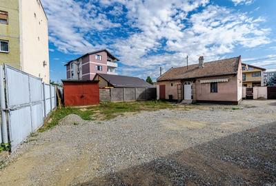 Casa de caramida pe strada Plopilor in Vlaicu Comision 0 - 2