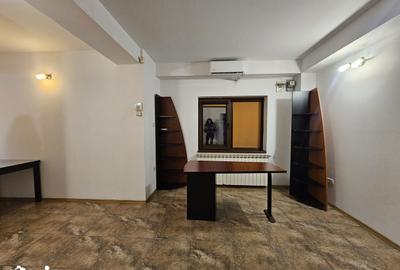Spațiu comercial, de 25 mp, în Central - 7