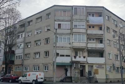 Apartament cu 3 camere semidecomandat în Central - 2