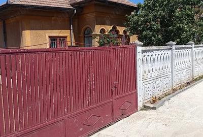 Casă cu 4 camere în Corabia - 1