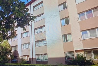 Proprietar vand garsoniera 17 mp, zona UMT str Babadag nr 2 - 3