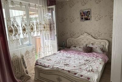 Apartament cu 3 camere semidecomandat în Satu Nou