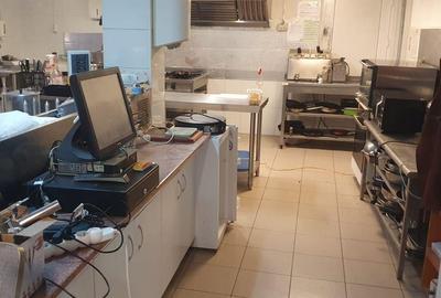 Spațiu comercial, de 210 mp, în Central - 11
