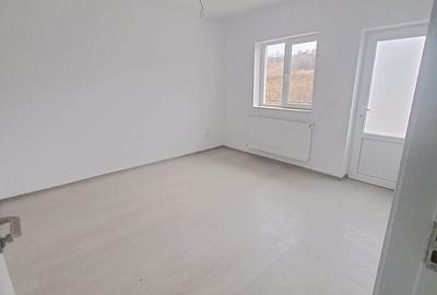 Casă cu 4 camere cu Teren 200 Mp în Bucium
