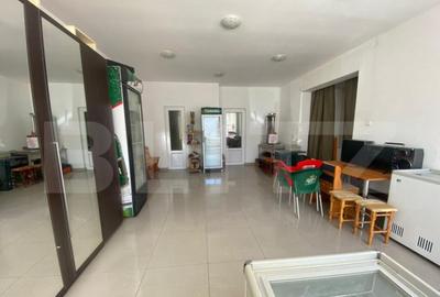 Spatiu comercial de vanzare 48 mp 2 bai - 1