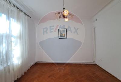 Casă cu 4 camere cu Canalizare în Gara - 7