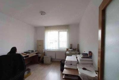 Casă cu 7 camere cu Teren 200 Mp în Mihai Bravu - 17