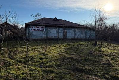 Casă cu 4 camere cu Teren 1330 Mp în Central - 1