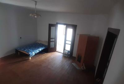 Casă cu 4 camere în Central - 1