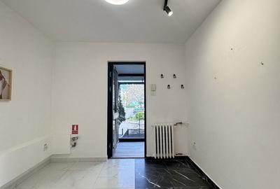 Spațiu comercial, de 35 mp, în Tractorul - 1