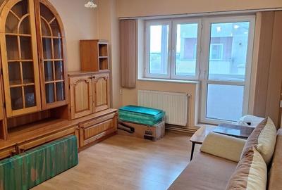 Apartament cu 3 camere decomandat în Republicii
