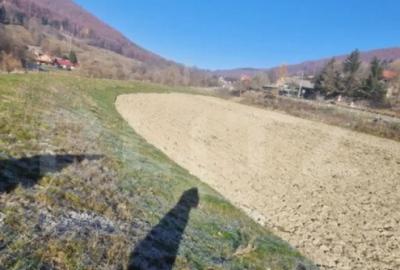 Teren de 6823 mp, în Central - 10