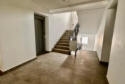 Apartament cu 3 camere decomandat în Tractorul - 15