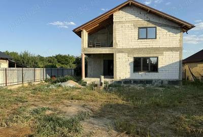 Casa de vanzare parter +mansarda