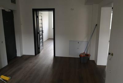 Apartament cu 3 camere decomandat în Central - 1