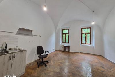 Spațiu comercial, de 43.62 mp, în Central - 7