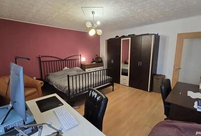 Apartament cu 3 camere decomandat în Complex Studențesc
