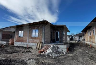 Casă cu 4 camere cu Teren 399 Mp în Micești - 3