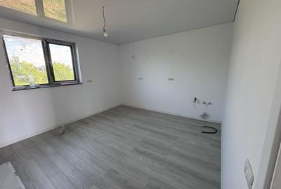Casă cu 4 camere decomandat în Glâmbocu - 7
