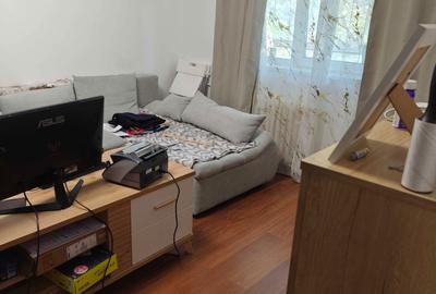 Apartament cu 2 camere semidecomandat în Berceni