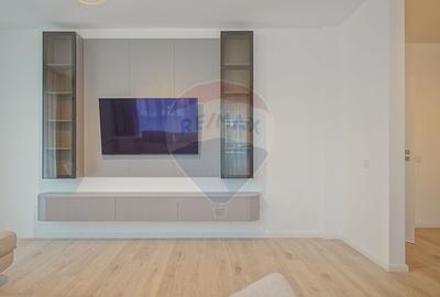 Apartament cu 2 camere semidecomandat, mobilat în Tractorul - 4