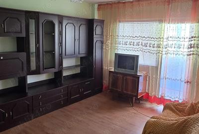 Inchiriez apartament 3 camere , zona Malu Rosu - 1