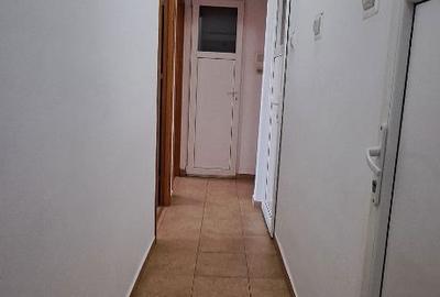 Apartament cu 3 camere decomandat în Tei - 1