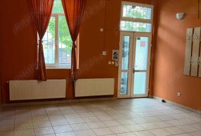 De vanzare casa central zona Sinaia pia?a Mocioni - 1