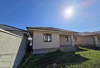 Casă cu 4 camere cu Canalizare în Central - 2